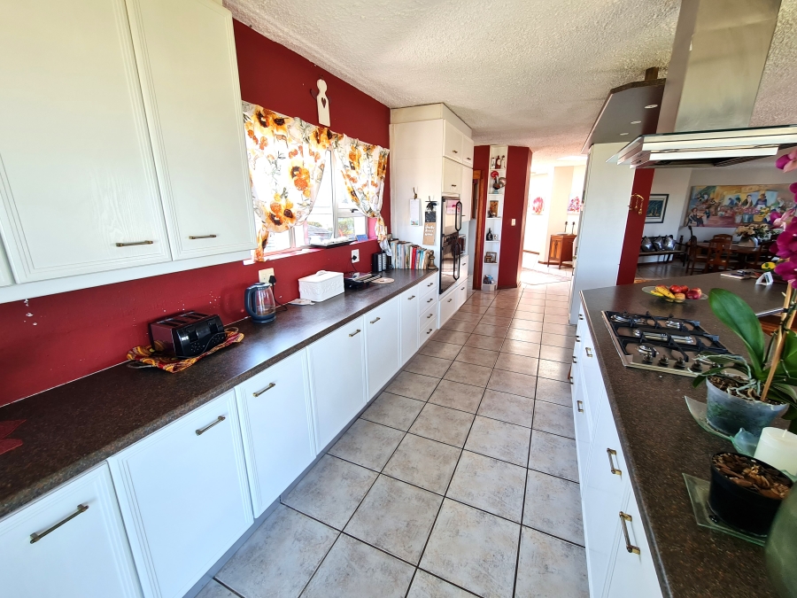 5 Bedroom Property for Sale in Wavecrest Eastern Cape